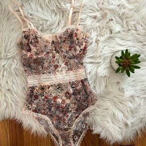Floral Lace Bodybuilding Lingerie